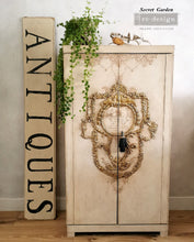 Load image into Gallery viewer, Delicate Floral Strands